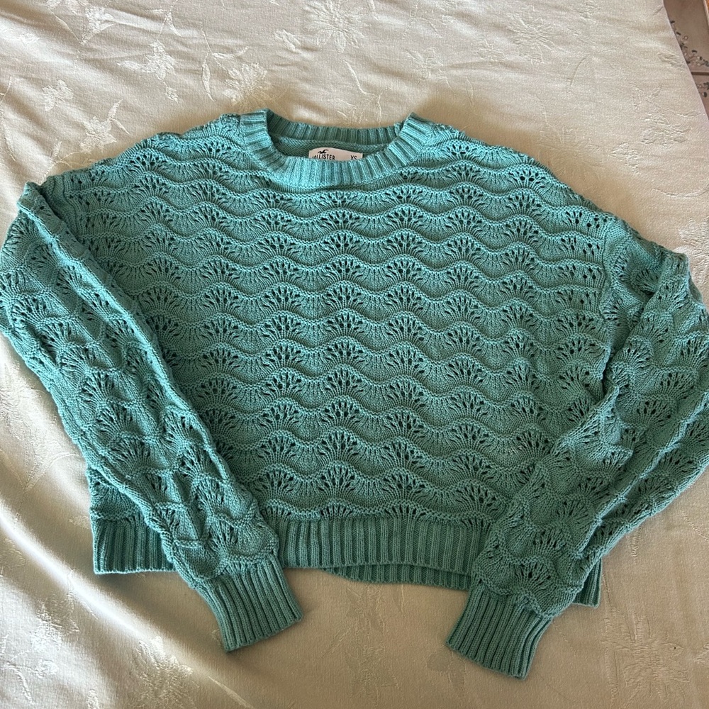 Hollister. Elegant Green Knit Sweater